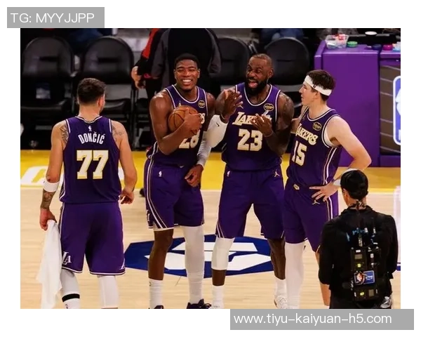 雷迪克谈老詹背靠背出战希望强调脚部酸痛影响恢复情况 雷迪克谈老詹背靠背出战希望强调脚部酸痛影响恢复情况